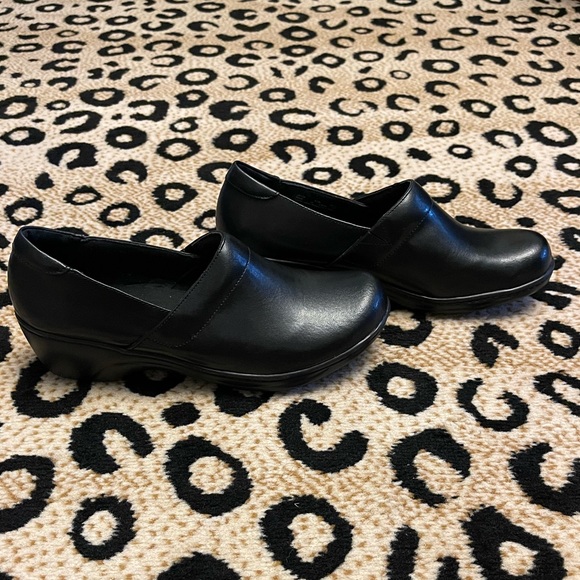 Brand new Clark’s slip Resistant black slides - Picture 1 of 16